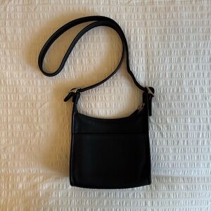 VINTAGE Coach black leather crossbody bag